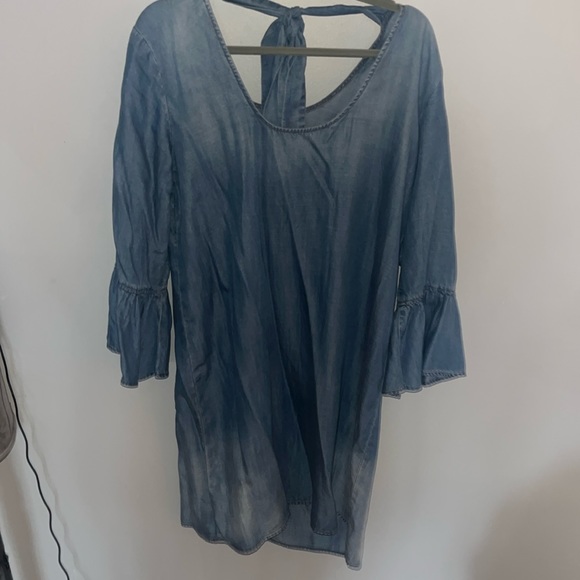 cloth & stone Dresses & Skirts - Barely worn, denim dress with fun sleeves!! Size L